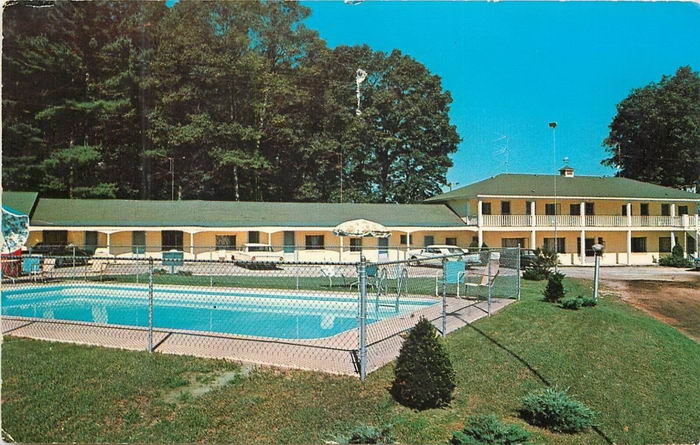 The Cottage Motel and Restaurant - Old Postcard Photo (newer photo)